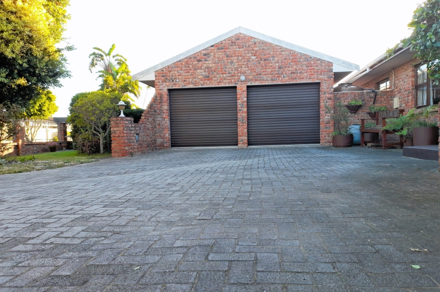4 Bedroom Property for Sale in Walmer Downs Eastern Cape